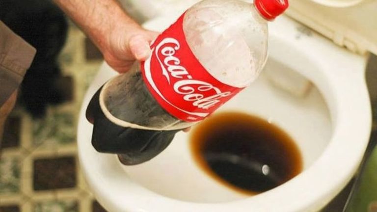 Cách thông cống bằng coca cola hiệu quả tại nhà
