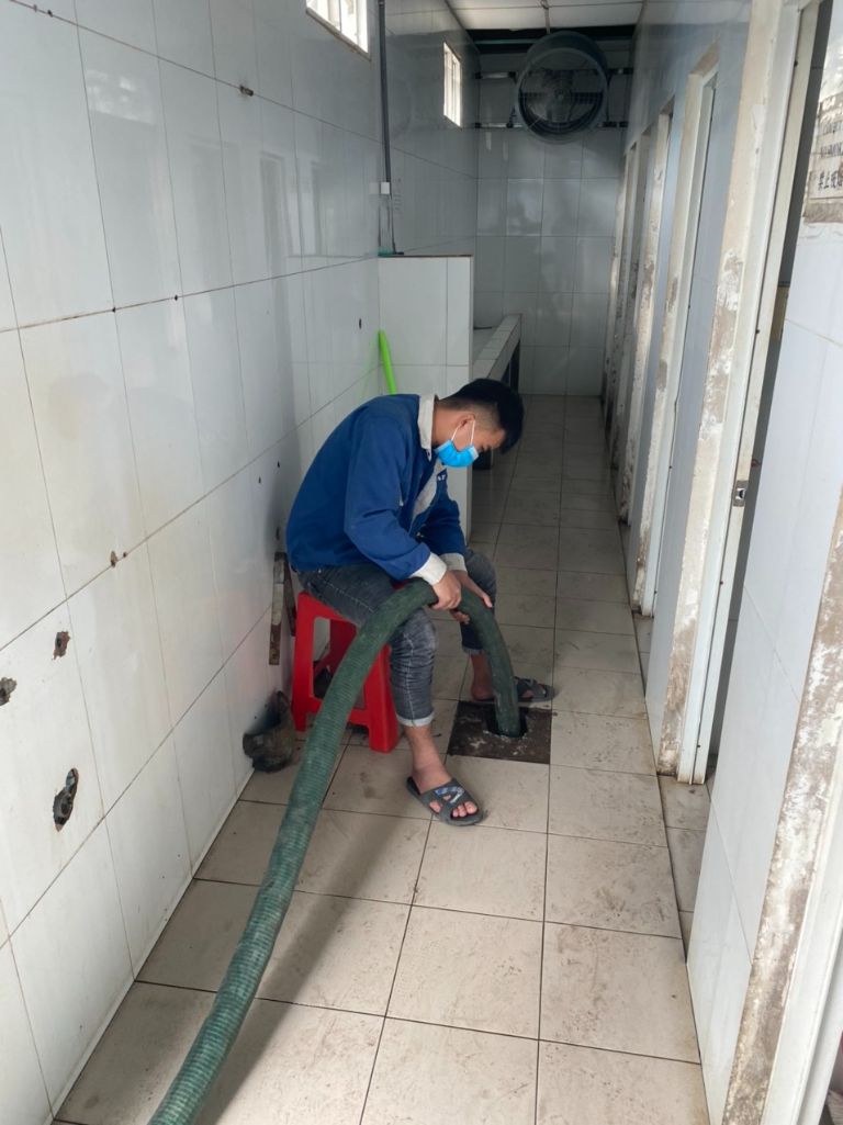 Hút hầm cầu quận 5 không đục phá bằng phương pháp hút chân không 